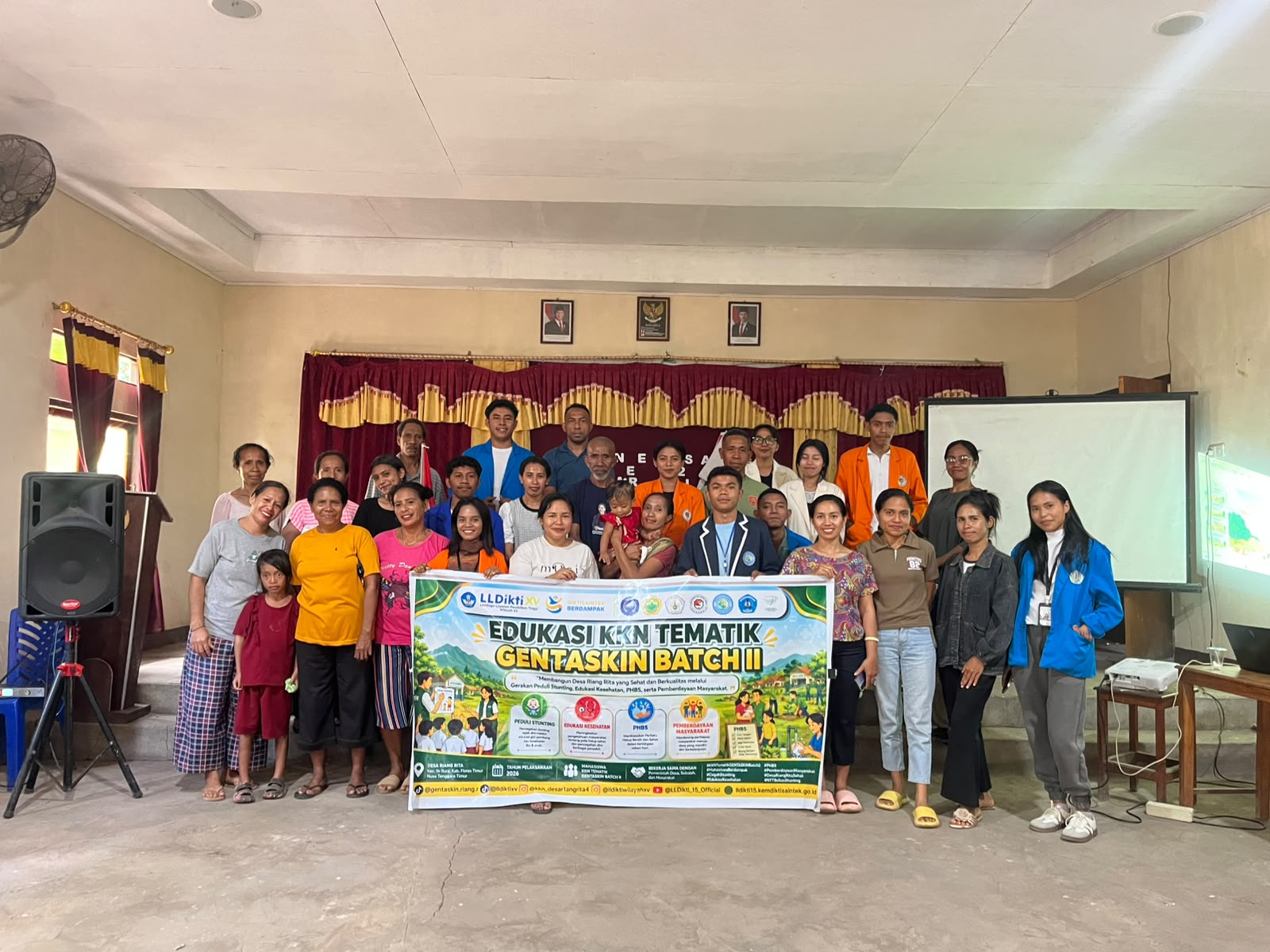 Mahasiswa UNIMOF Bersama Peserta KKN Tematik Gentaskin Batch II Edukasi Masyarakat Desa Riangrita Cegah Stunting dan Kemiskinan Melalui Literasi Keluarga